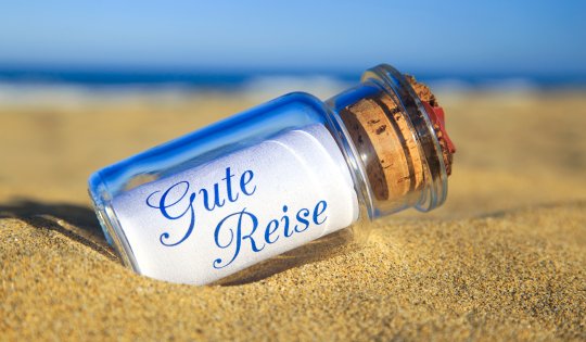 Flaschenpost am Strand: Gute Reise
